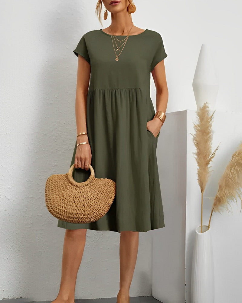 Classic Vintage Dress with a Flattering Fit