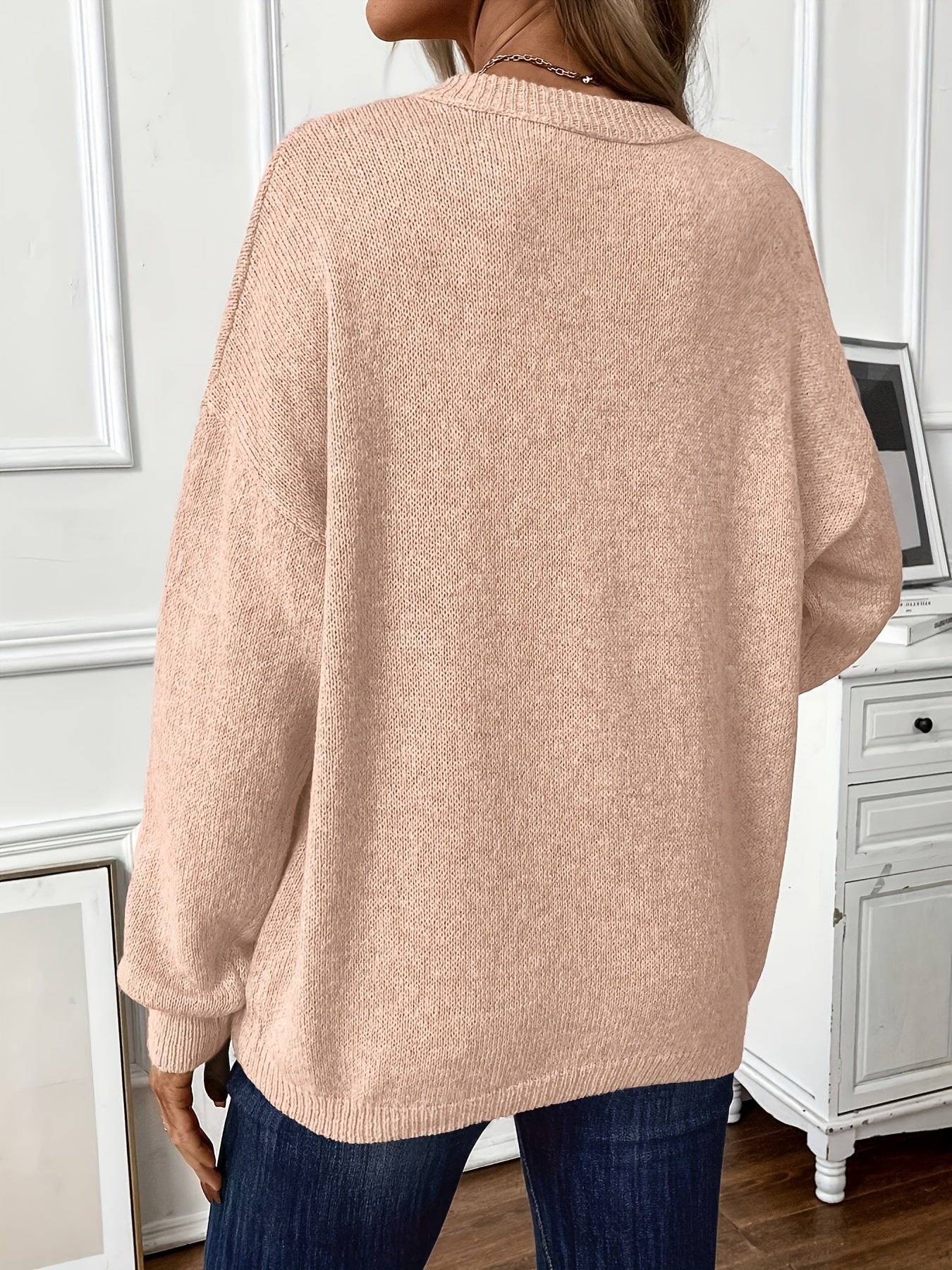 Effortlessly Elegant Sweater with a Timeless Design