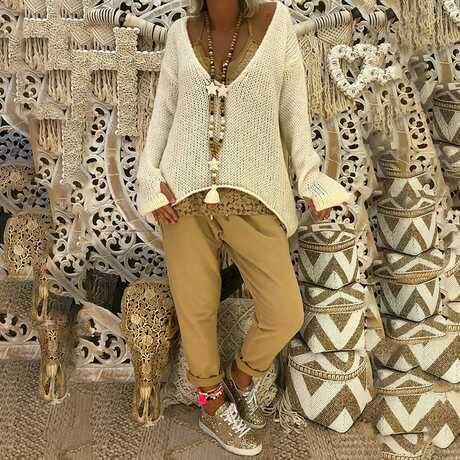 Well Tailored Sweater with a Graceful Silhouette