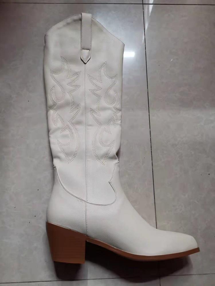 Graceful Orthopedic Boots for Modern Look