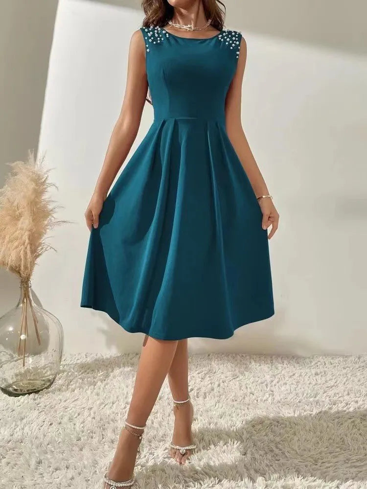 Well Tailored Dress with a Graceful Silhouette