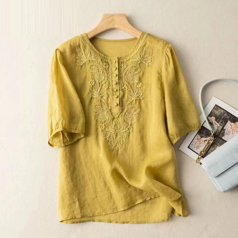 Well Tailored Blouse with a Graceful Silhouette
