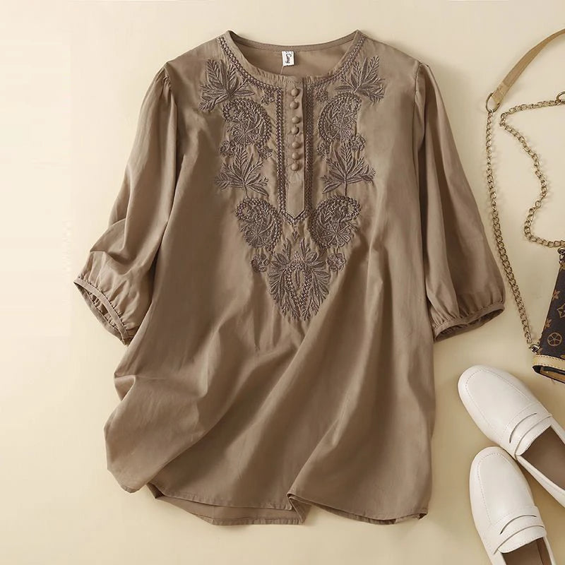 Well Tailored Blouse with a Graceful Silhouette