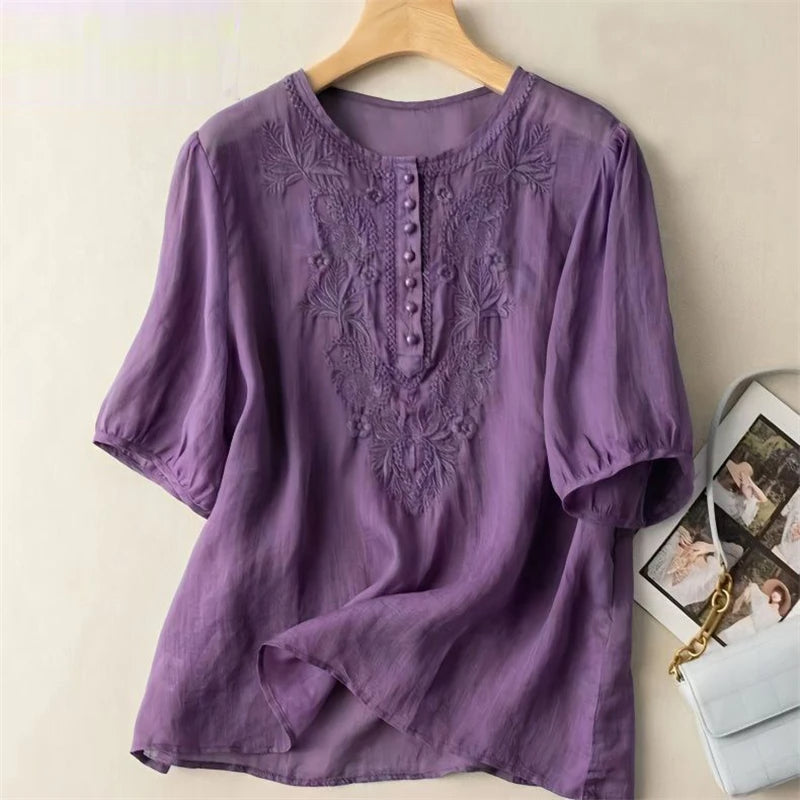 Well Tailored Blouse with a Graceful Silhouette